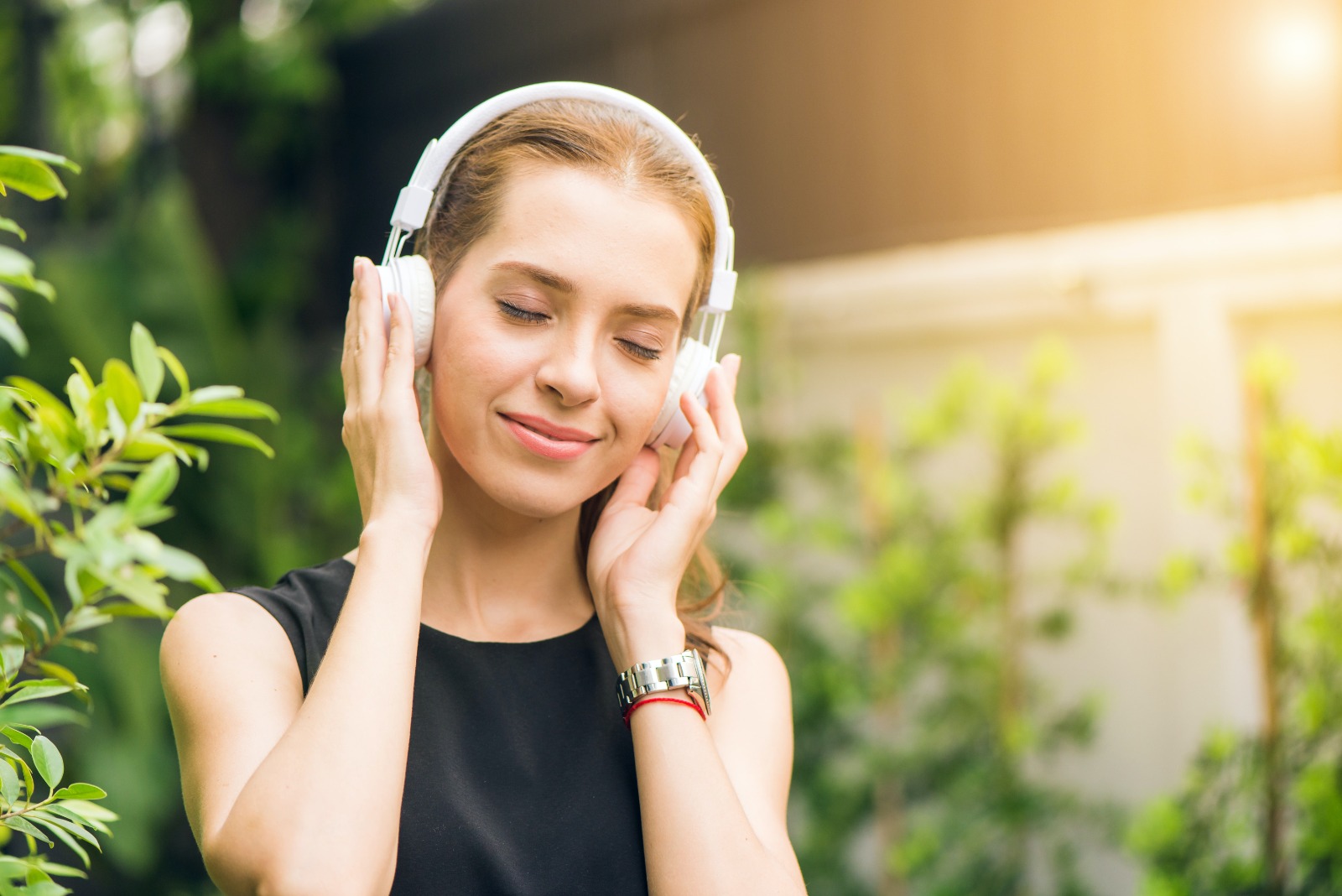 Women listening bio music